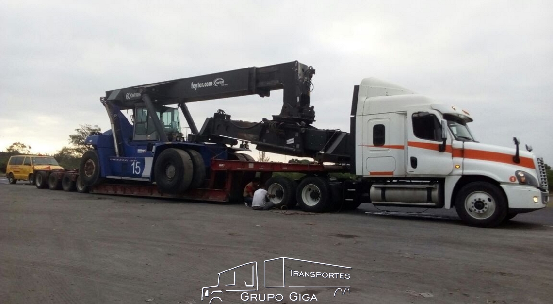 Transporte De Carga En Plataforma Lowboy En Puebla México Fletes En Plataforma Lowboy 0328