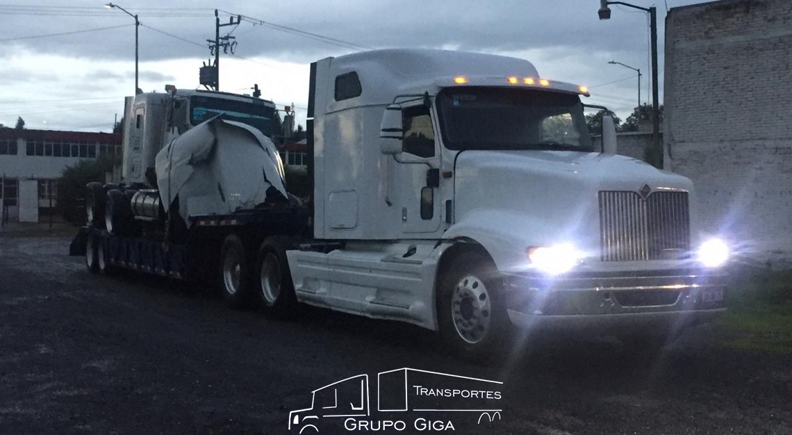 Transporte De Carga En Plataforma Lowboy En Puebla México Fletes En Plataforma Lowboy 9992